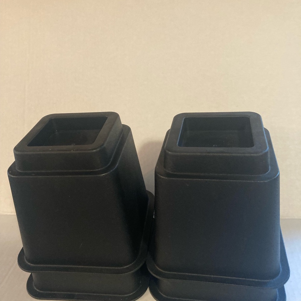 Black Bed Risers Set